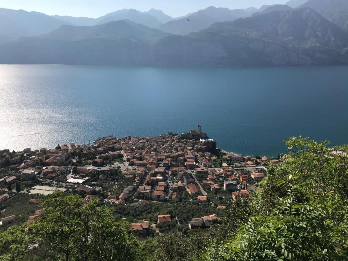 Il Castello Apartment Малчезине Екстериор снимка