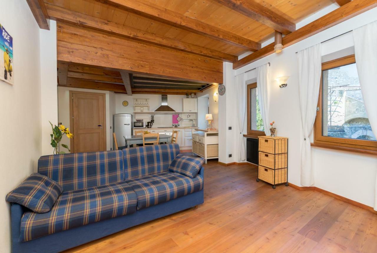 Il Castello Apartment Малчезине Екстериор снимка