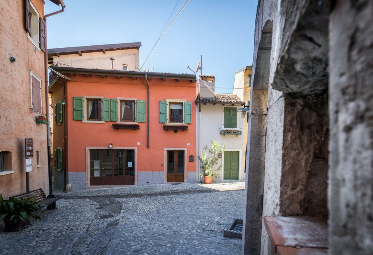 Il Castello Apartment Малчезине Екстериор снимка