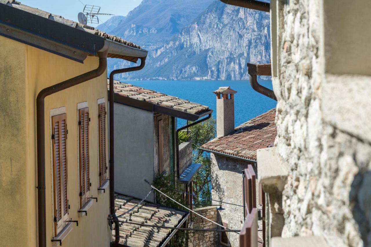 Il Castello Apartment Малчезине Екстериор снимка