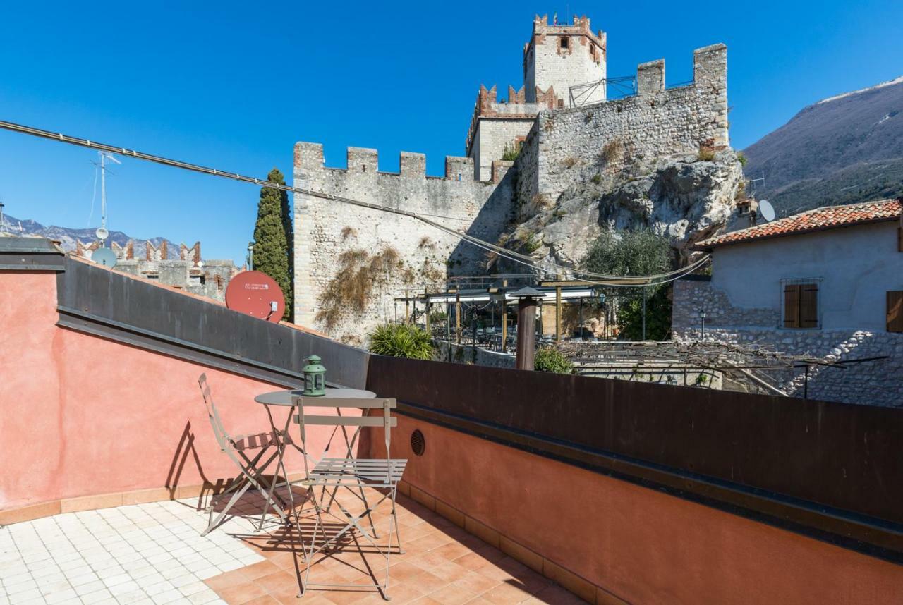 Il Castello Apartment Малчезине Екстериор снимка
