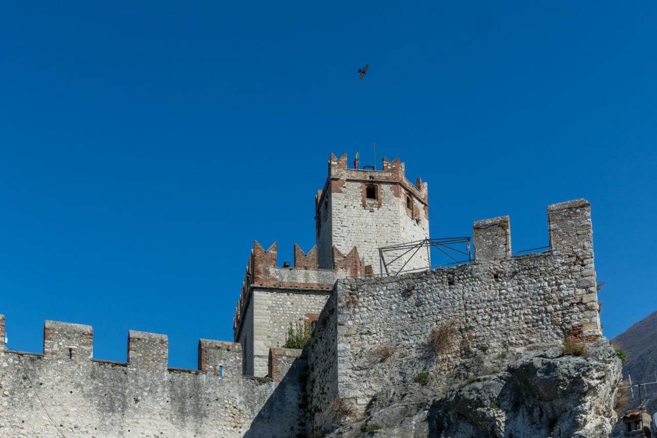 Il Castello Apartment Малчезине Екстериор снимка