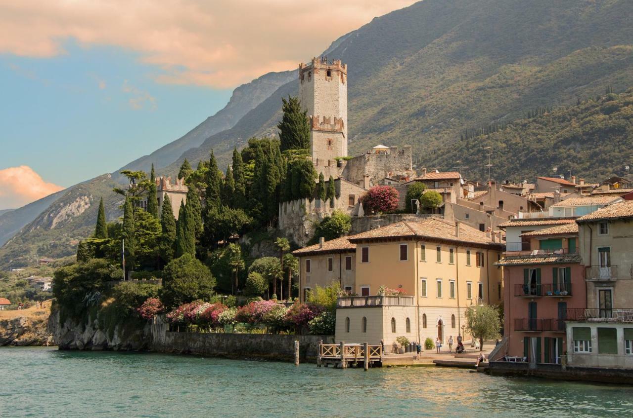 Il Castello Apartment Малчезине Екстериор снимка