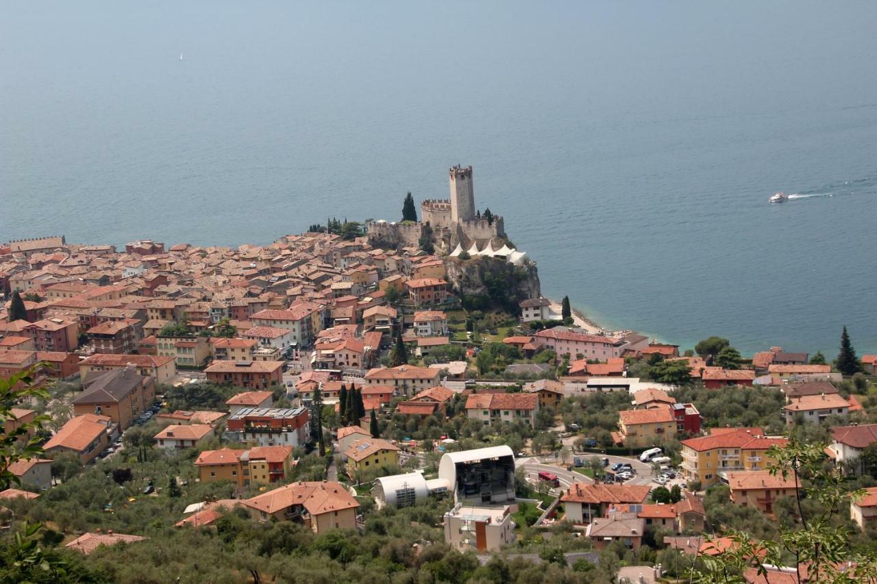 Il Castello Apartment Малчезине Екстериор снимка